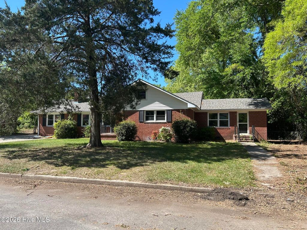 Photo of 304 Dupont Circle #304, Kinston, NC 28501 (MLS # 100566375)