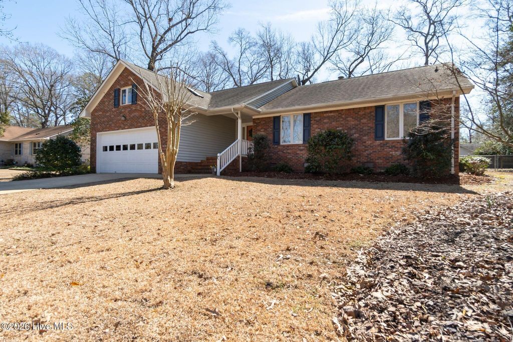 Photo of 111 New Hampshire Lane, New Bern, NC 28562 (MLS # 100556745)