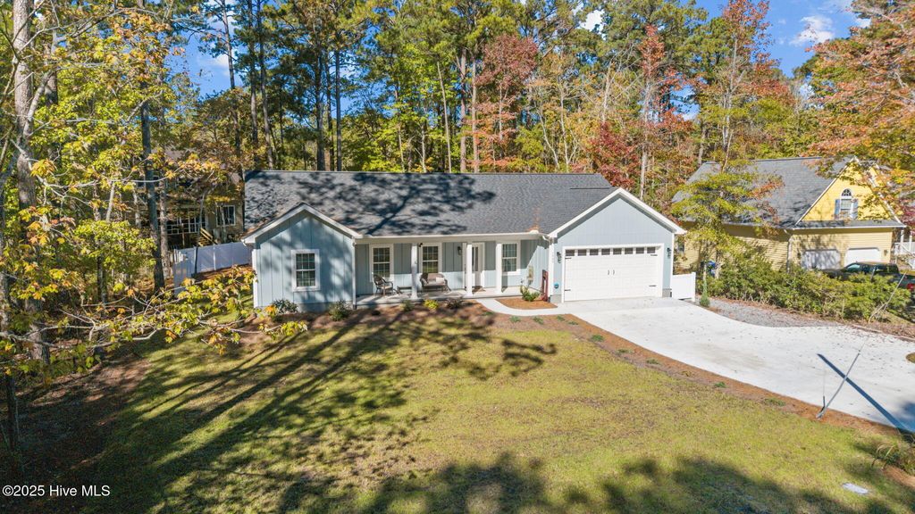 Photo of 1403 Seafarer Drive, Oriental, NC 28571 (MLS # 100540021)