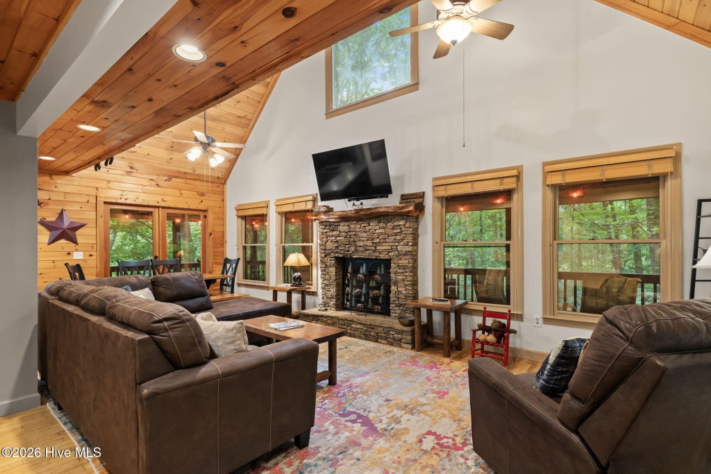 Photo of 398 Mountain Tops Circle, Blue Ridge, GA 30513 (MLS # 100586134)