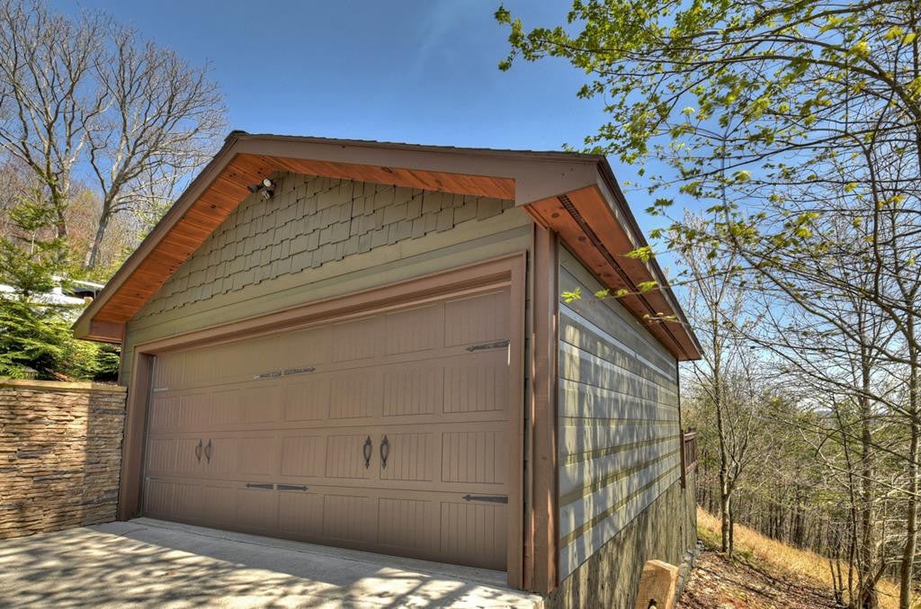 486 Henderson Ln, Mineral Bluff, GA, 30559, USA, 5 Bedrooms Bedrooms, ,4 BathroomsBathrooms,Residential,Active,486 Henderson Ln,98544672