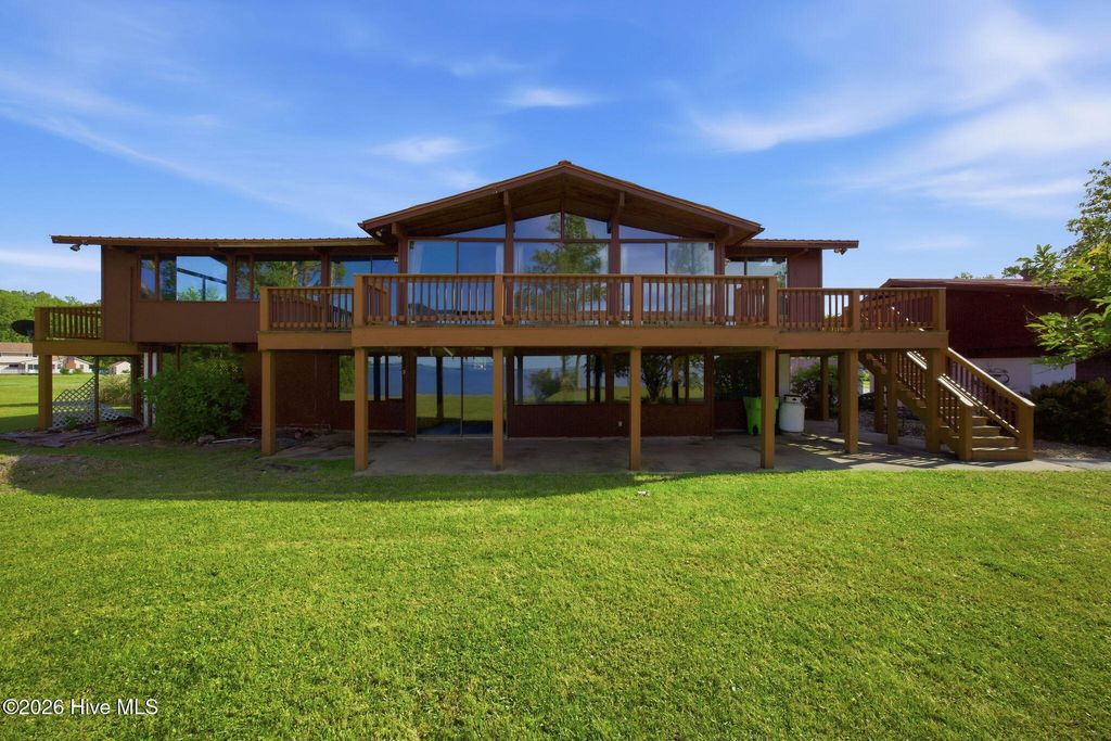 Photo of 1 Nicklaus Drive, New Bern, NC 28560 (MLS # 100571600)