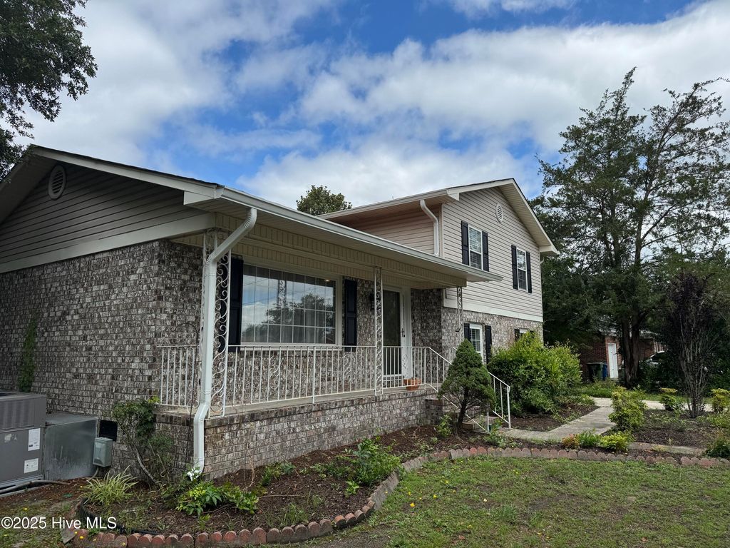 Photo of 210 Spartan Road, Wilmington, NC 28405 (MLS # 100511512)