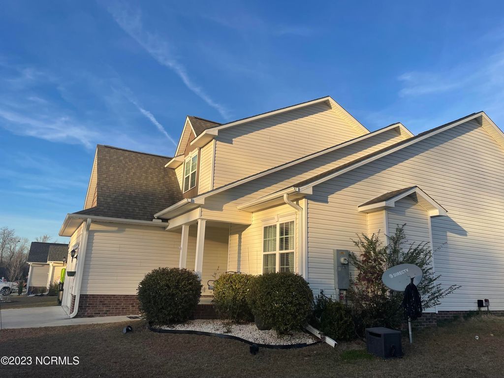 Photo of 407 Sundown Court, Hubert, NC 28539 (MLS # 100577581)
