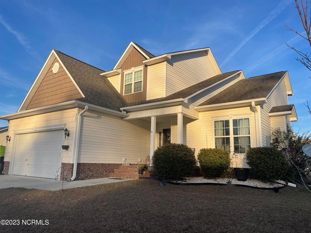 Photo of 407 Sundown Court, Hubert, NC 28539 (MLS # 100577581)