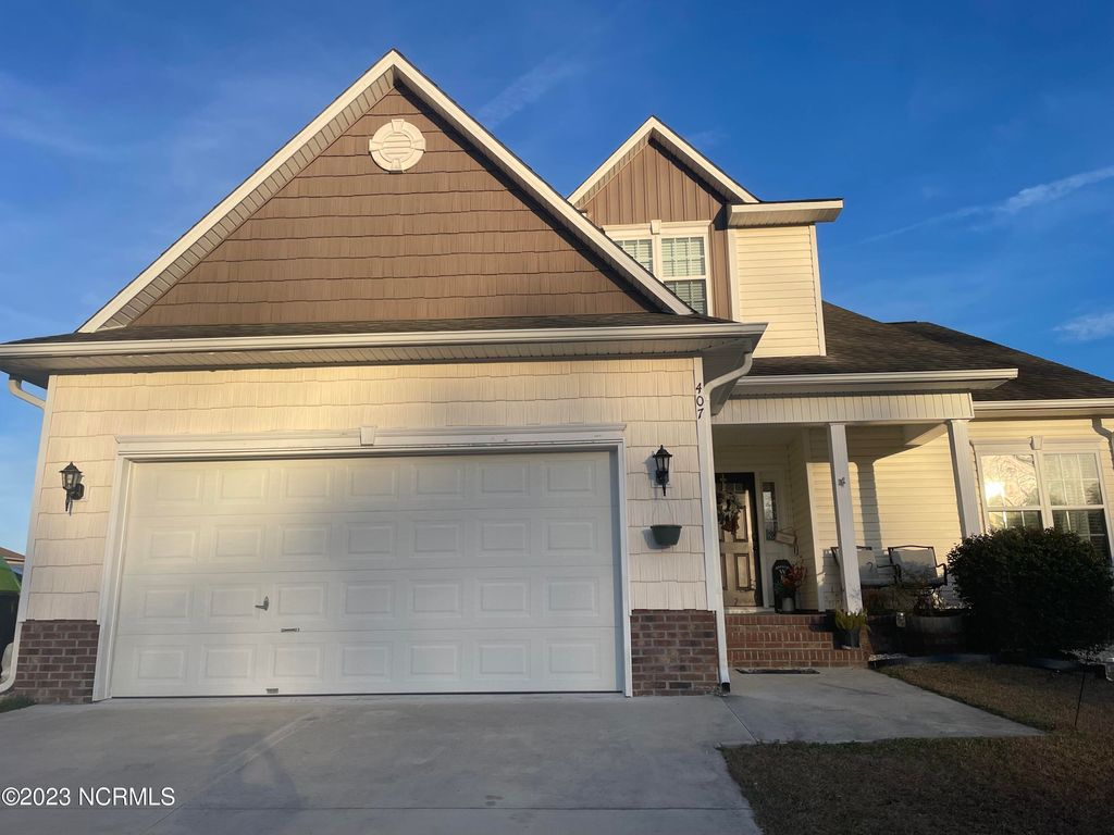 Photo of 407 Sundown Court, Hubert, NC 28539 (MLS # 100577581)