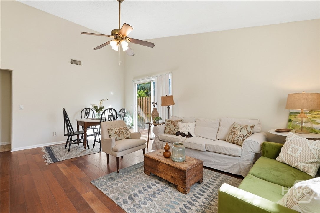 2 E White Hawthorne Drive
