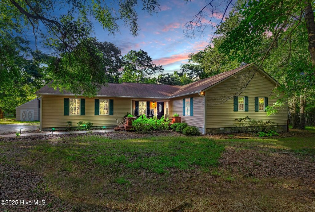 Photo of 1913 Jimmys Road, New Bern, NC 28560 (MLS # 100505073)