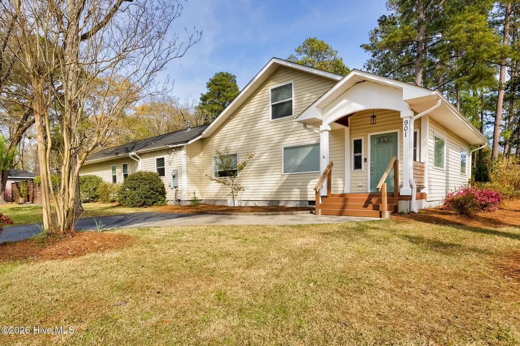 Photo of 901 E Main Street, Aberdeen, NC 28315 (MLS # 100564042)