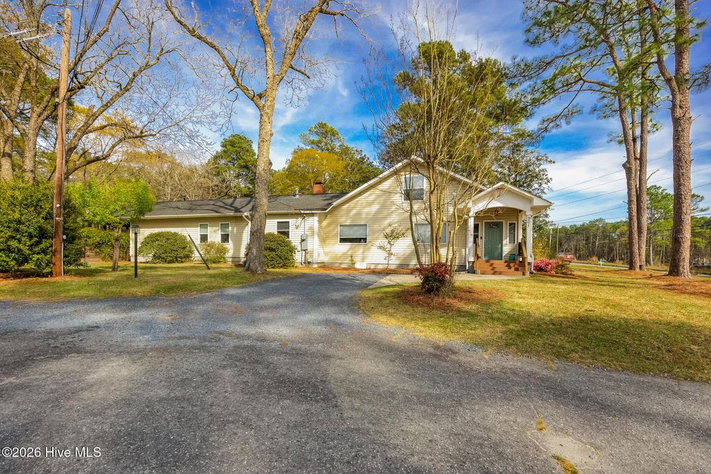 Photo of 901 E Main Street, Aberdeen, NC 28315 (MLS # 100564042)