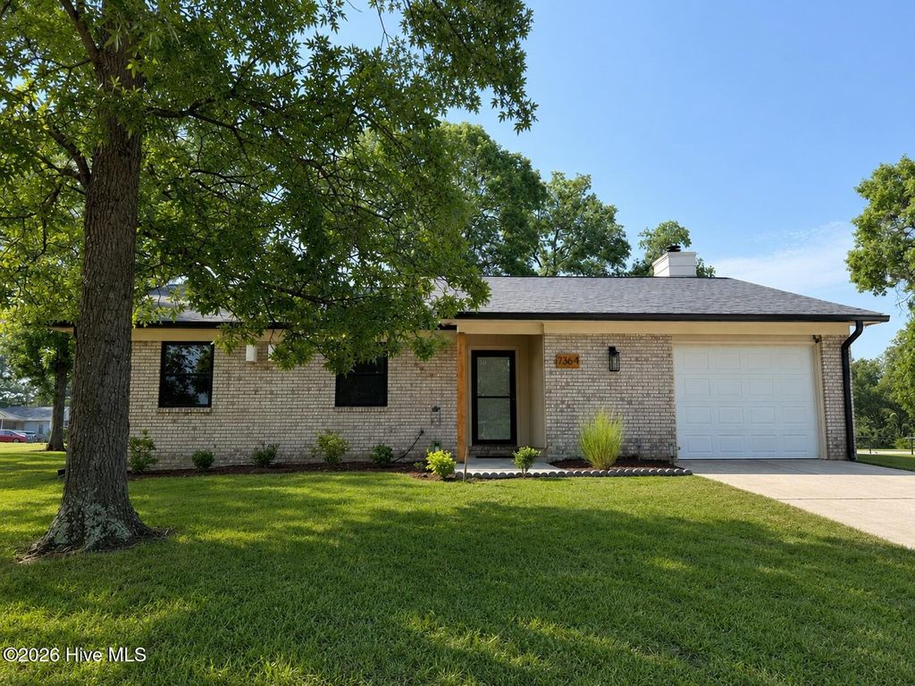 Photo of 7364 Pebblebrook Drive, Fayetteville, NC 28314 (MLS # 100587119)
