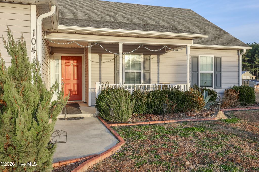 Photo of 104 Buckskin Drive, Pollocksville, NC 28573 (MLS # 100549333)