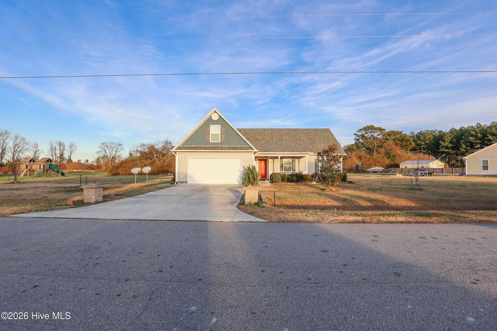 Photo of 104 Buckskin Drive, Pollocksville, NC 28573 (MLS # 100549333)