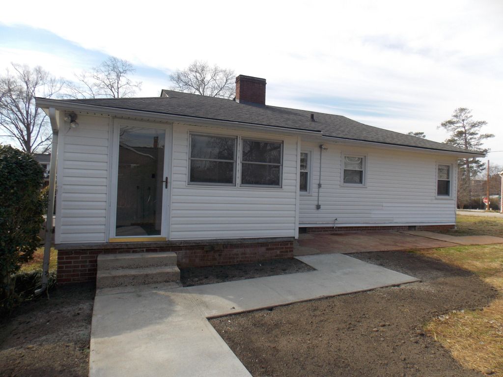 Photo of 306 S Maple Street, McCormick, SC 29835 (MLS # 551979)