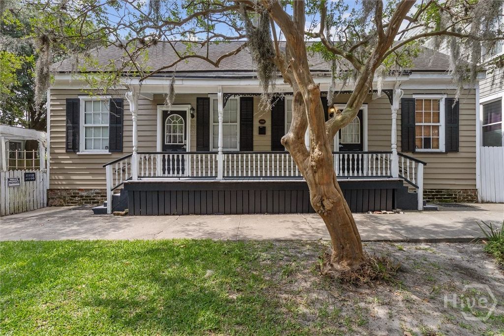 Photo of 529 E Gwinnett St, Savannah, GA 31401 (MLS # SA345549)