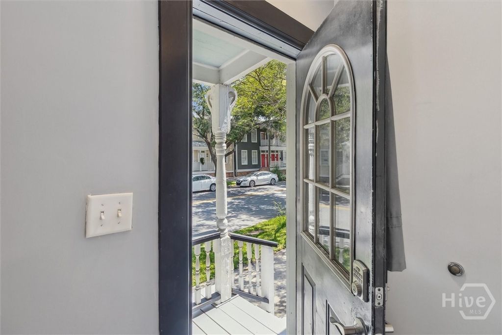 Photo of 529 E Gwinnett St, Savannah, GA 31401 (MLS # SA345549)