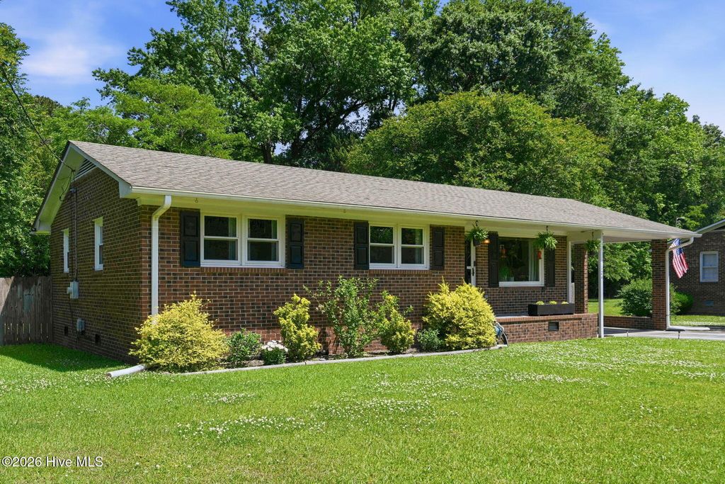 Photo of 124 Humphrey Boulevard, Richlands, NC (MLS # 100572763)