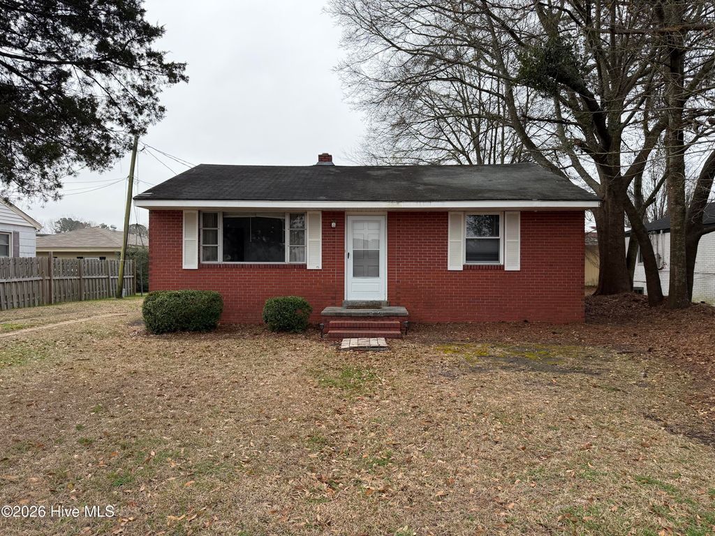 Photo of 311 W Fremont Street, Burgaw, NC 28425 (MLS # 100557855)