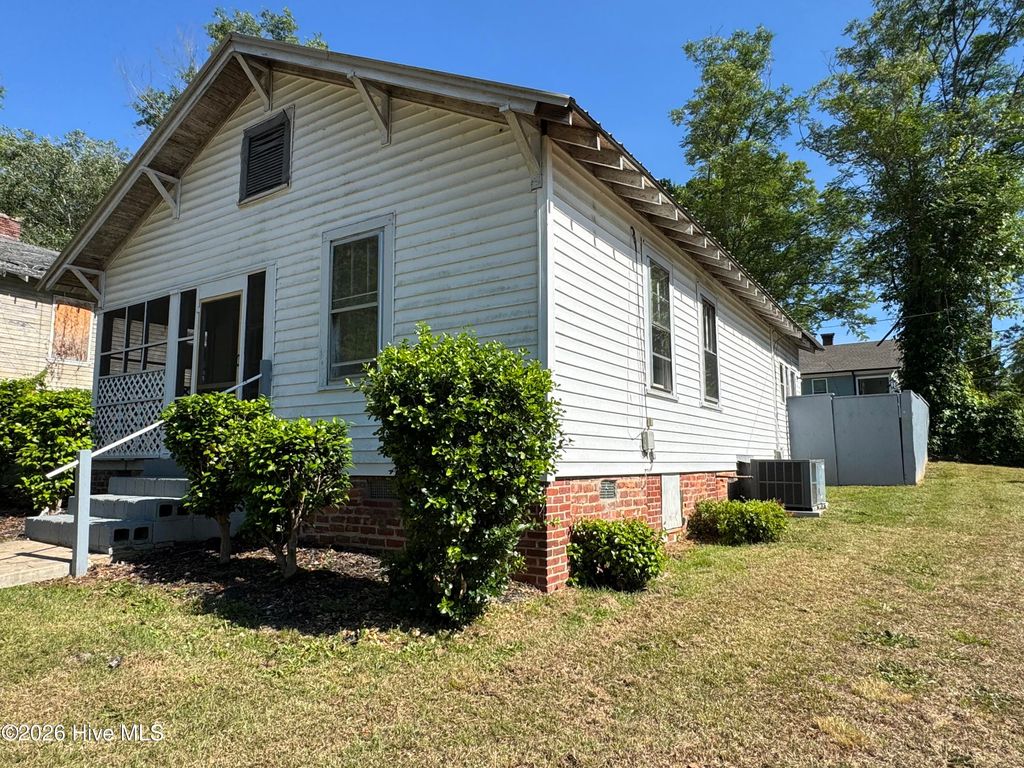 Photo of 302 Robinson Street, Rockingham, NC 28379 (MLS # 100571612)