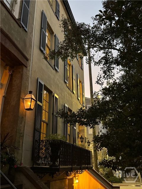 Townhouse For Sale - 25 W Perry Street<br/> Savannah, GA 31401