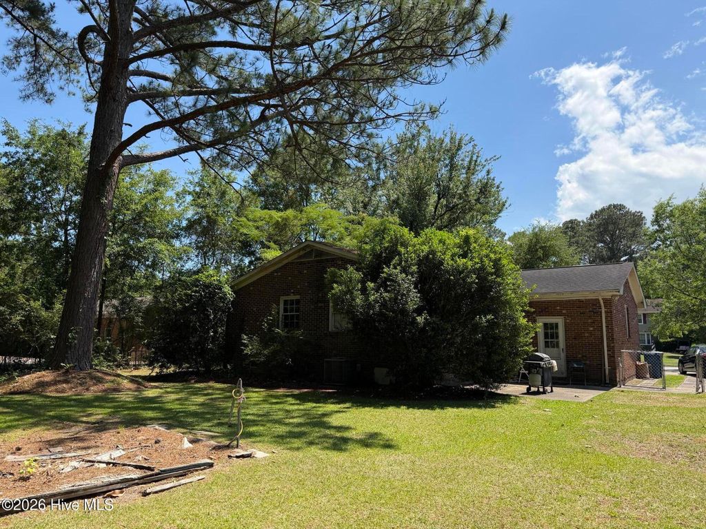 Photo of 521 Brynn Marr Road, Jacksonville, NC 28546 (MLS # 100576211)