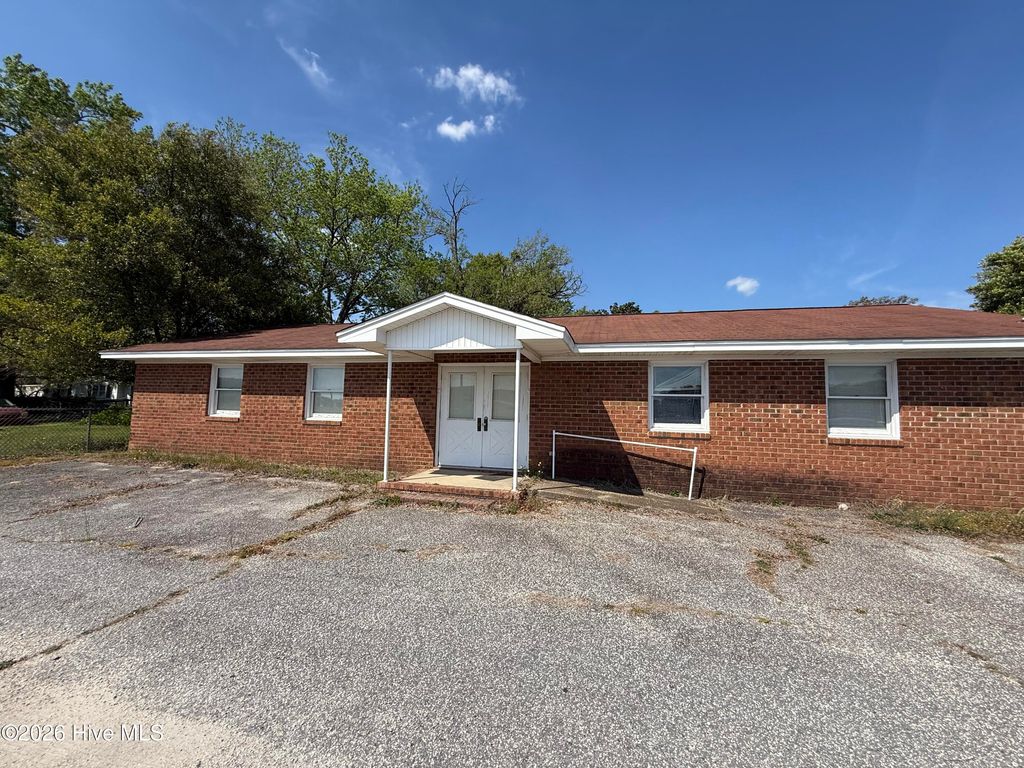 Photo of 212 S Gillespie Street, Elizabethtown, NC 28337 (MLS # 100575052)