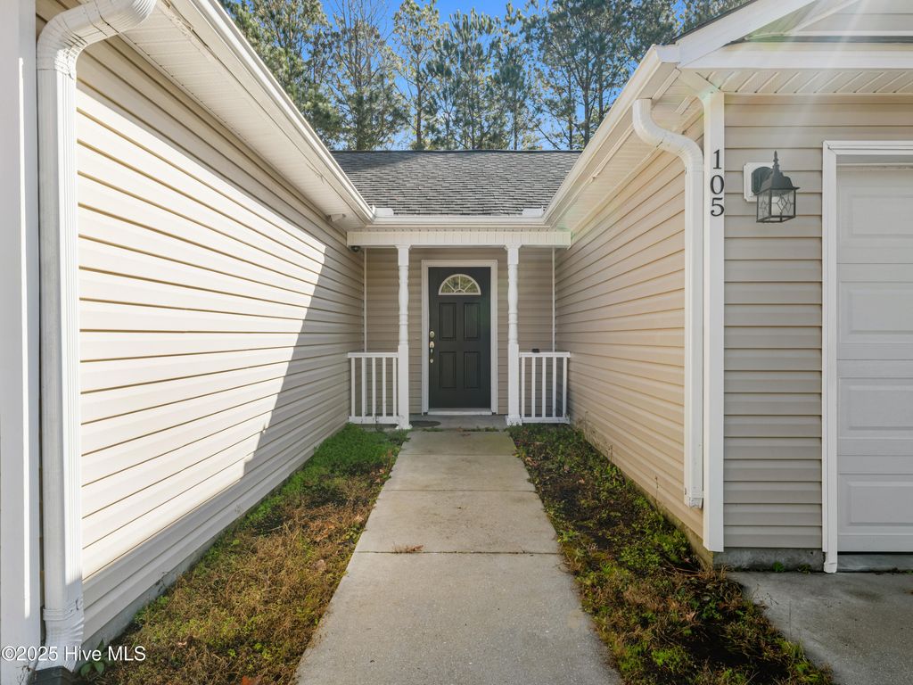 Photo of 105 Clymer Court, Hubert, NC 28539 (MLS # 100565265)