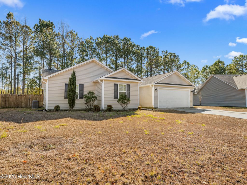 Photo of 105 Clymer Court, Hubert, NC 28539 (MLS # 100565265)