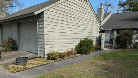 Townhouse For Sale - 120 Ashley Place<br/> Craven County, New Bern, NC 28562