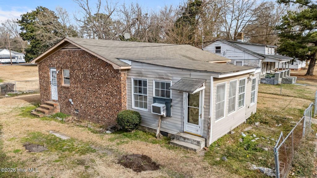 Photo of 4396 West Hines Street, Farmville, NC 27828 (MLS # 100548394)