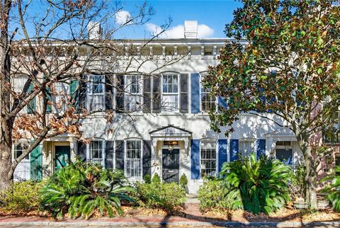 Townhouse For Sale - 216 W Gaston Street<br/> Savannah, GA 31401