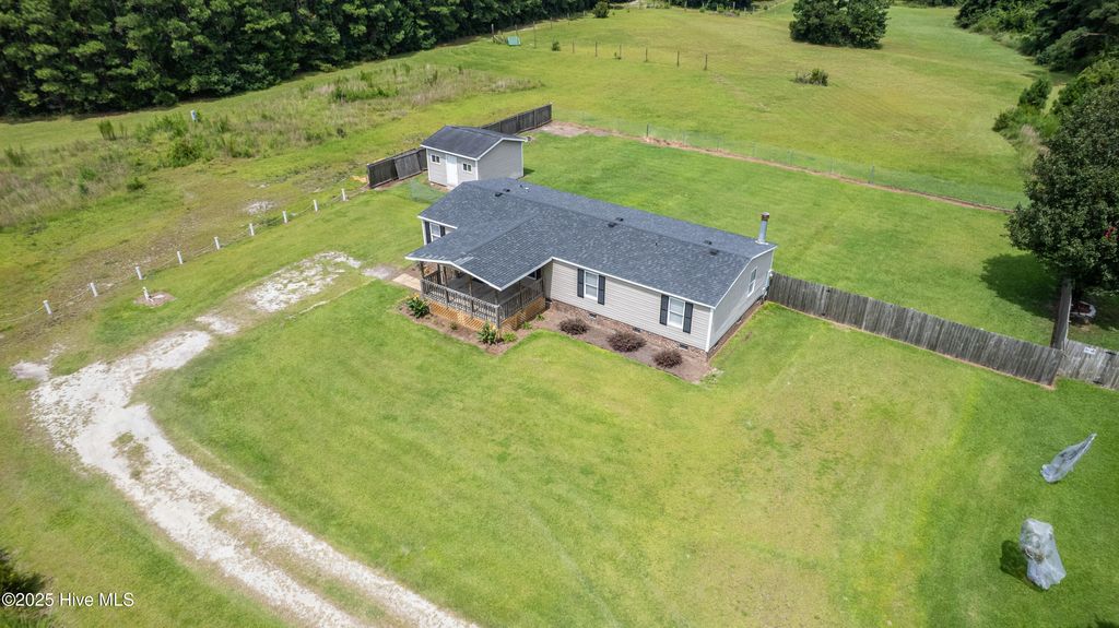 Photo of 204 Kings Parkway, Hubert, NC 28539 (MLS # 100527540)