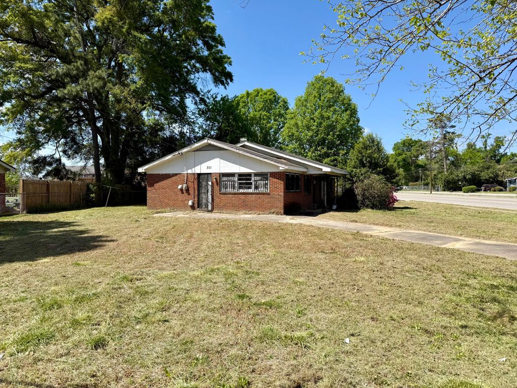 Photo of 301 E View Drive, Augusta, GA 30901 (MLS # 553867)