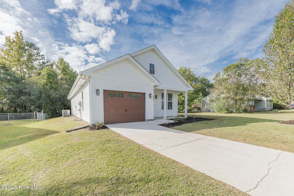 Photo of 111 Hampton Court, Jacksonville, NC 28546 (MLS # 100578951)