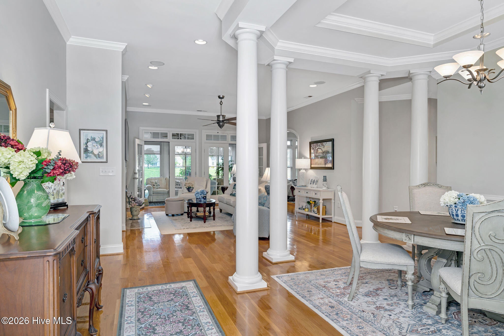 190 W Winding Way