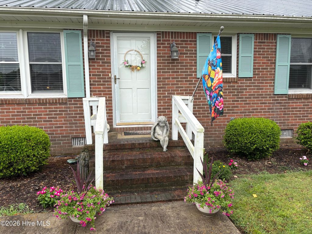 Photo of 1617 Ulster Drive, Elizabeth City, NC 27909 (MLS # 100583253)