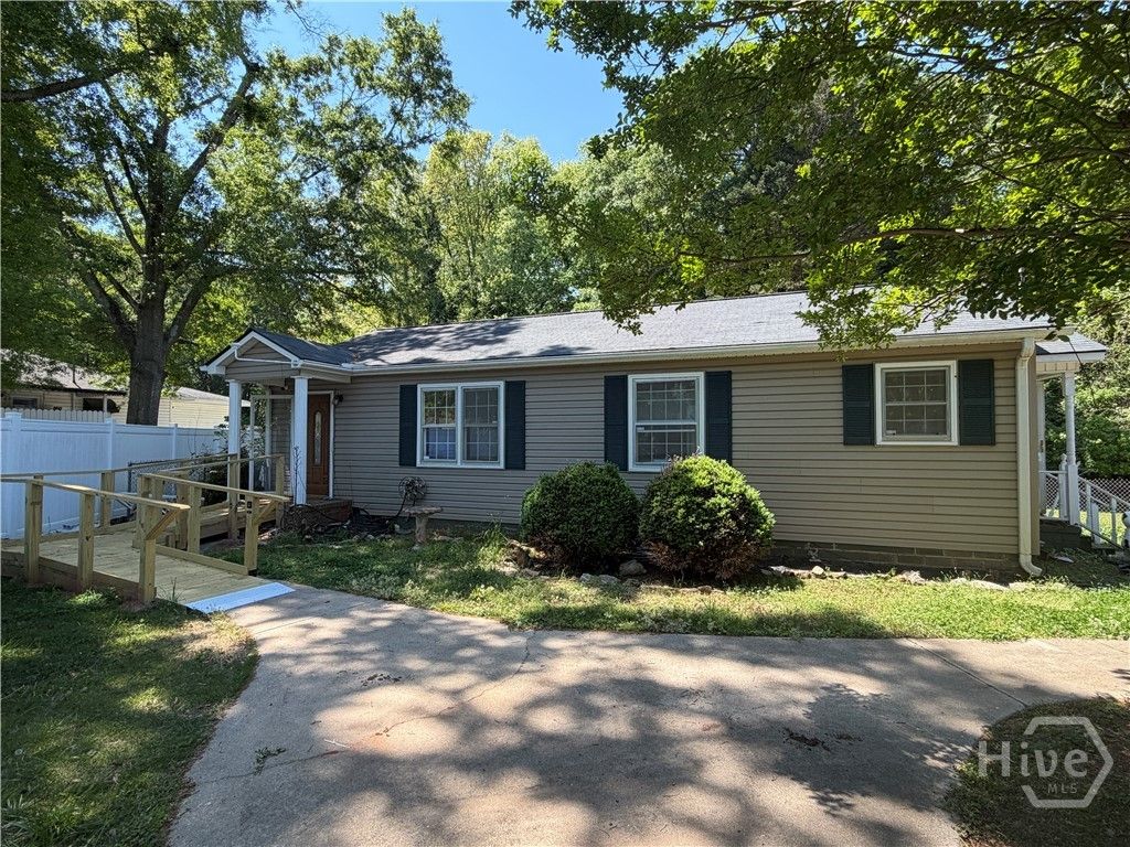 Photo of 230 Glendale Drive, Hartwell, GA 30643 (MLS # CL353542)