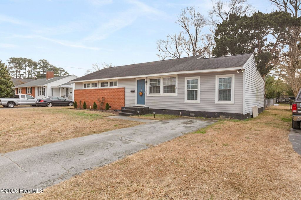 Photo of 904 Barn Street, Jacksonville, NC 28540 (MLS # 100550663)