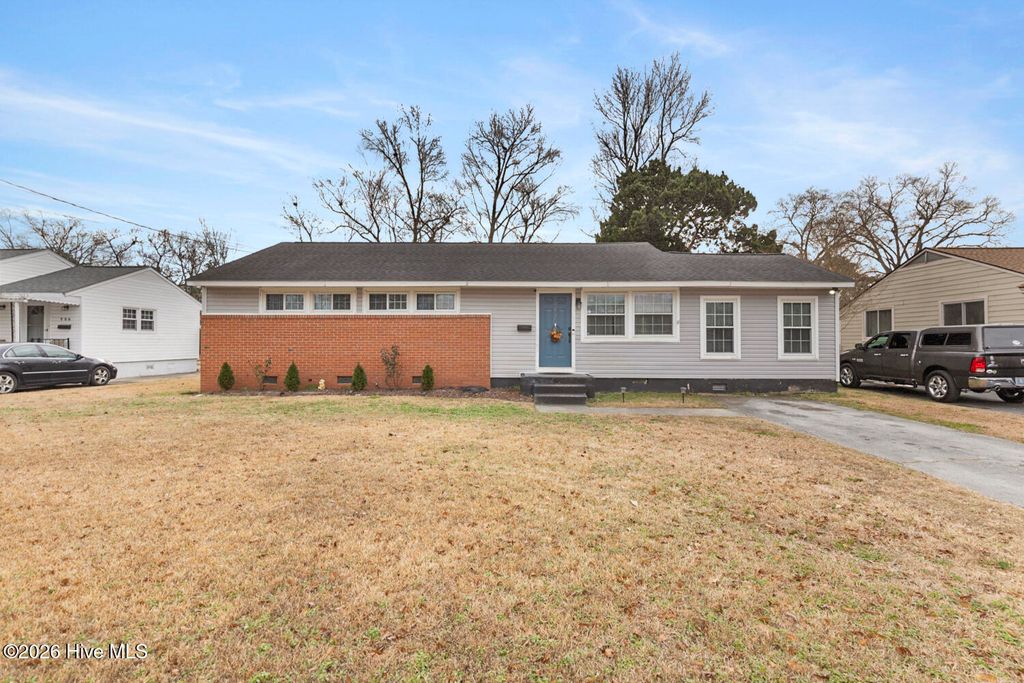 Photo of 904 Barn Street, Jacksonville, NC 28540 (MLS # 100550663)