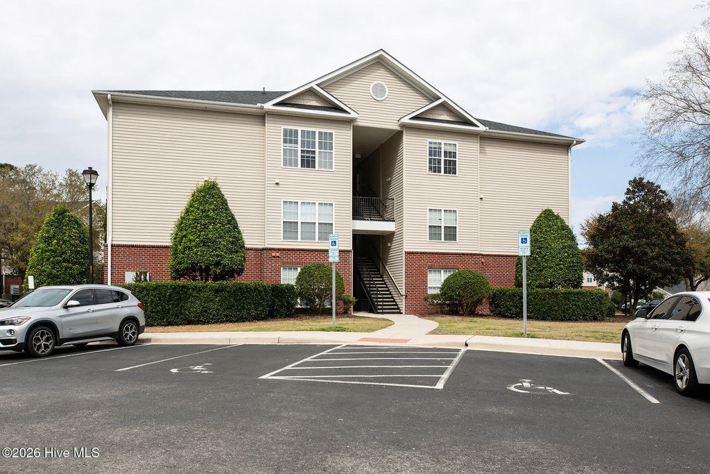 Photo of 2808 Bloomfield Lane #Unit 305, Wilmington, NC 28412 (MLS # 100560477)
