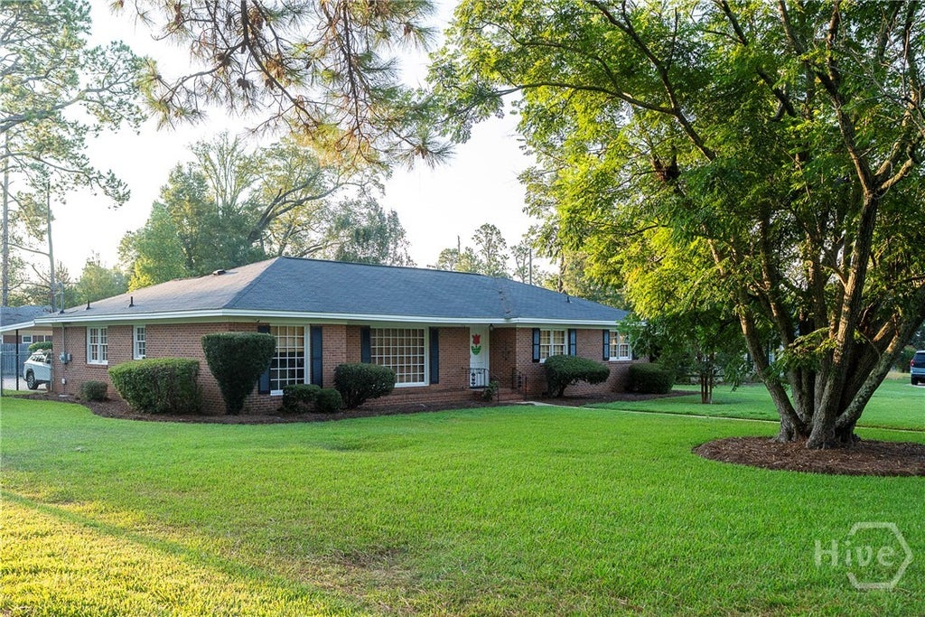 Photo of 516 Summit Drive, Albany, GA 31701 (MLS # CL364963)