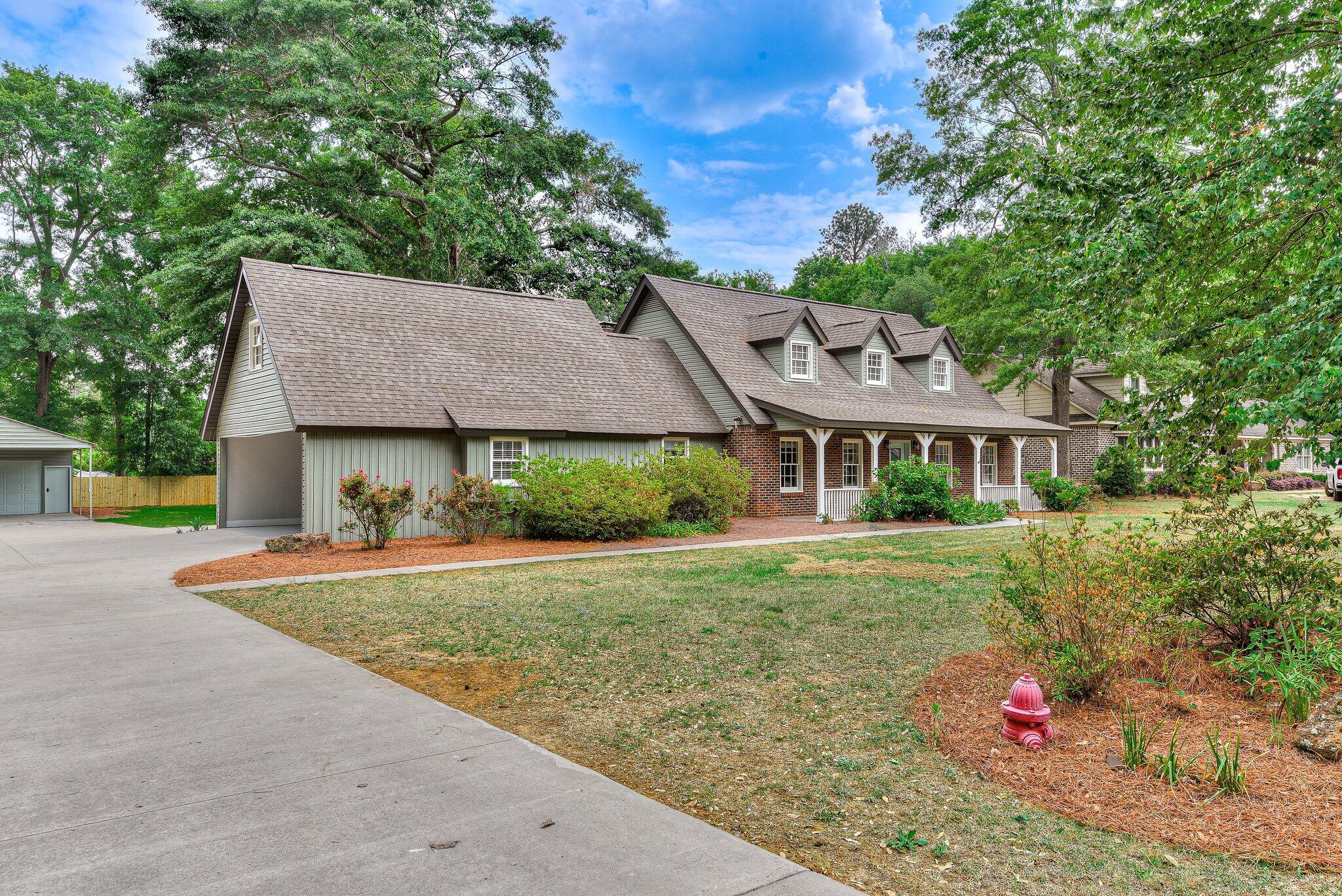 135 Lake Bluff Drive S 135