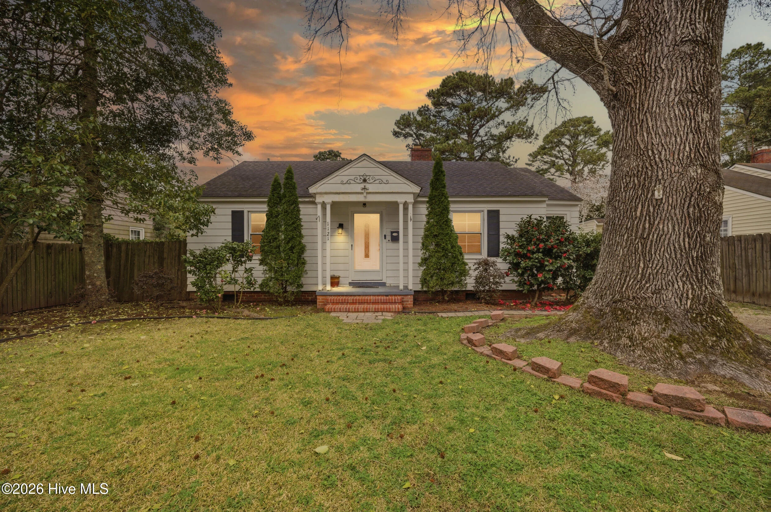 1121 W Williams Circle