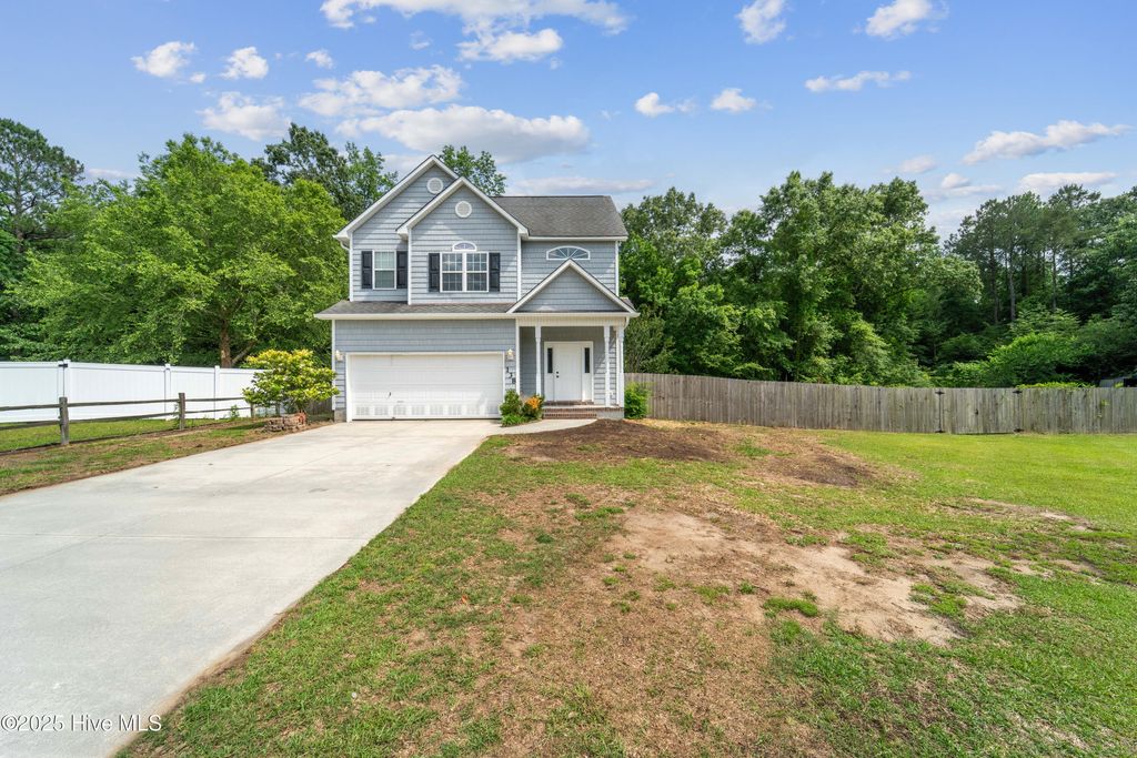 Photo of 138 Briar Hollow Drive, Jacksonville, NC 28540 (MLS # 100571647)