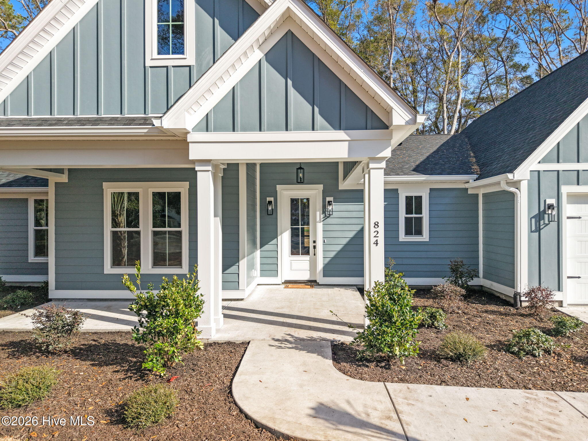 824 Shoreline Drive W