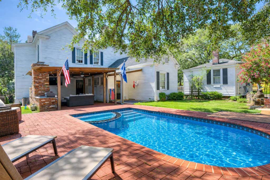 Photo of 424 NW Barnwell Avenue, Aiken, SC 29801 (MLS # 100590404)