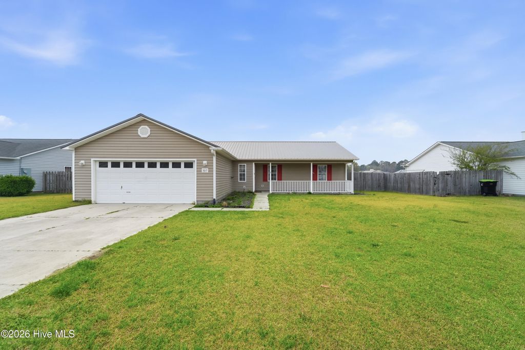 Photo of 307 Kenilworth Place, Hubert, NC 28539 (MLS # 100562378)