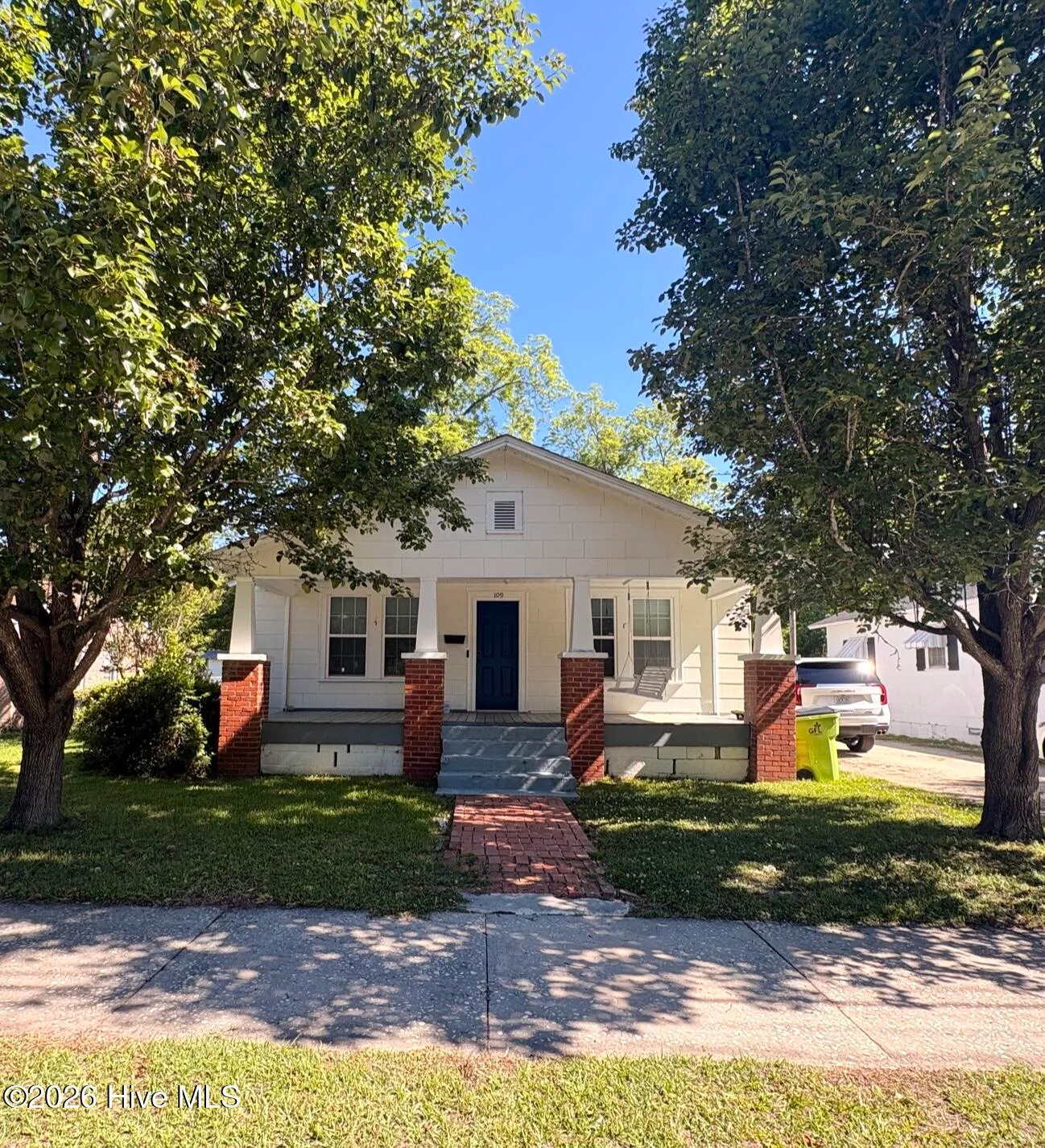 109 E Calhoun Street