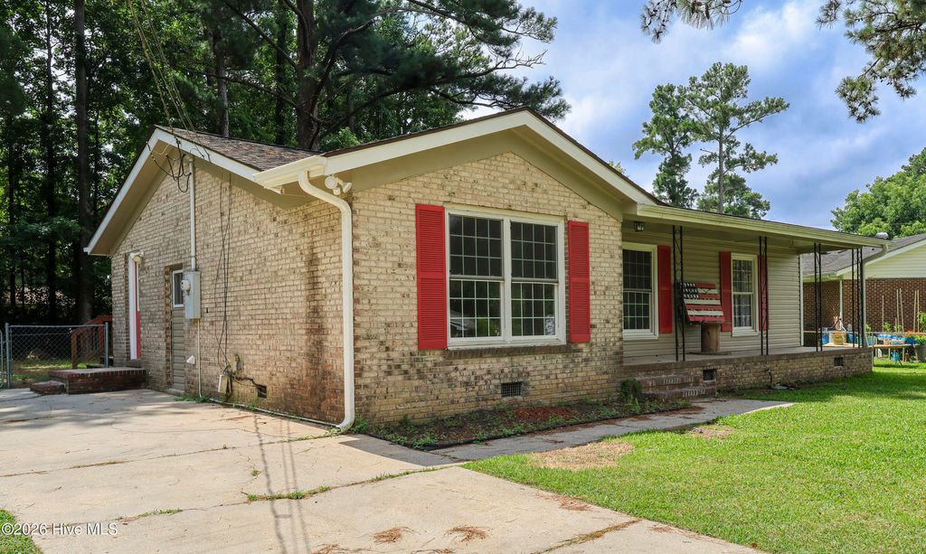 Photo of 302 Cardinal Road, Jacksonville, NC 28546 (MLS # 100580523)