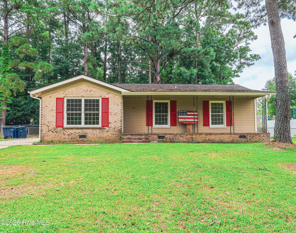 Photo of 302 Cardinal Road, Jacksonville, NC 28546 (MLS # 100580523)